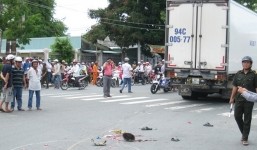  Đi chôn cất em trai về, bất ngờ bị xe tải cán chết giữa đường 